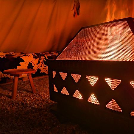 Teepee Camp Lounky Otel Chodouny Dış mekan fotoğraf