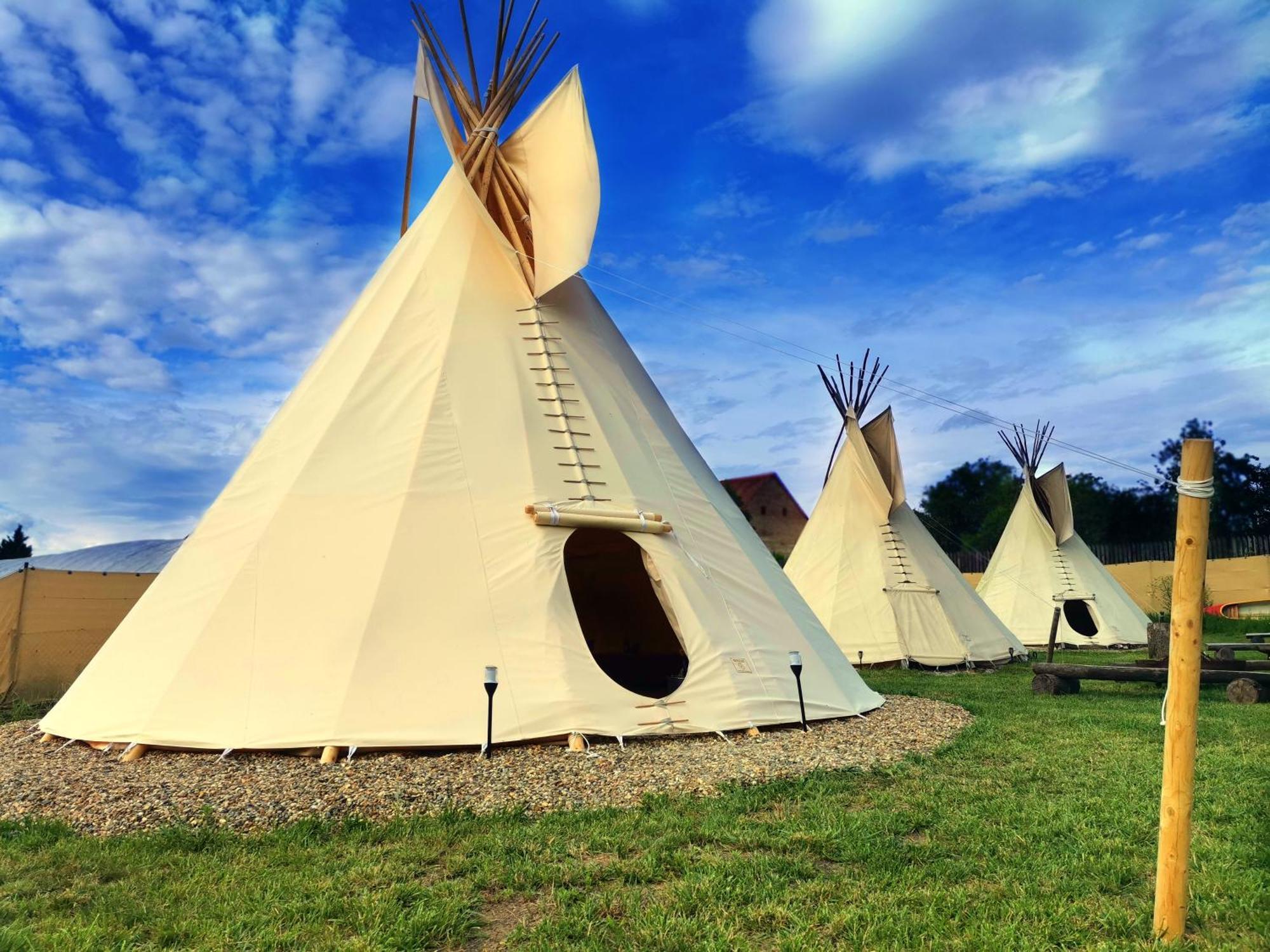 Teepee Camp Lounky Otel Chodouny Dış mekan fotoğraf