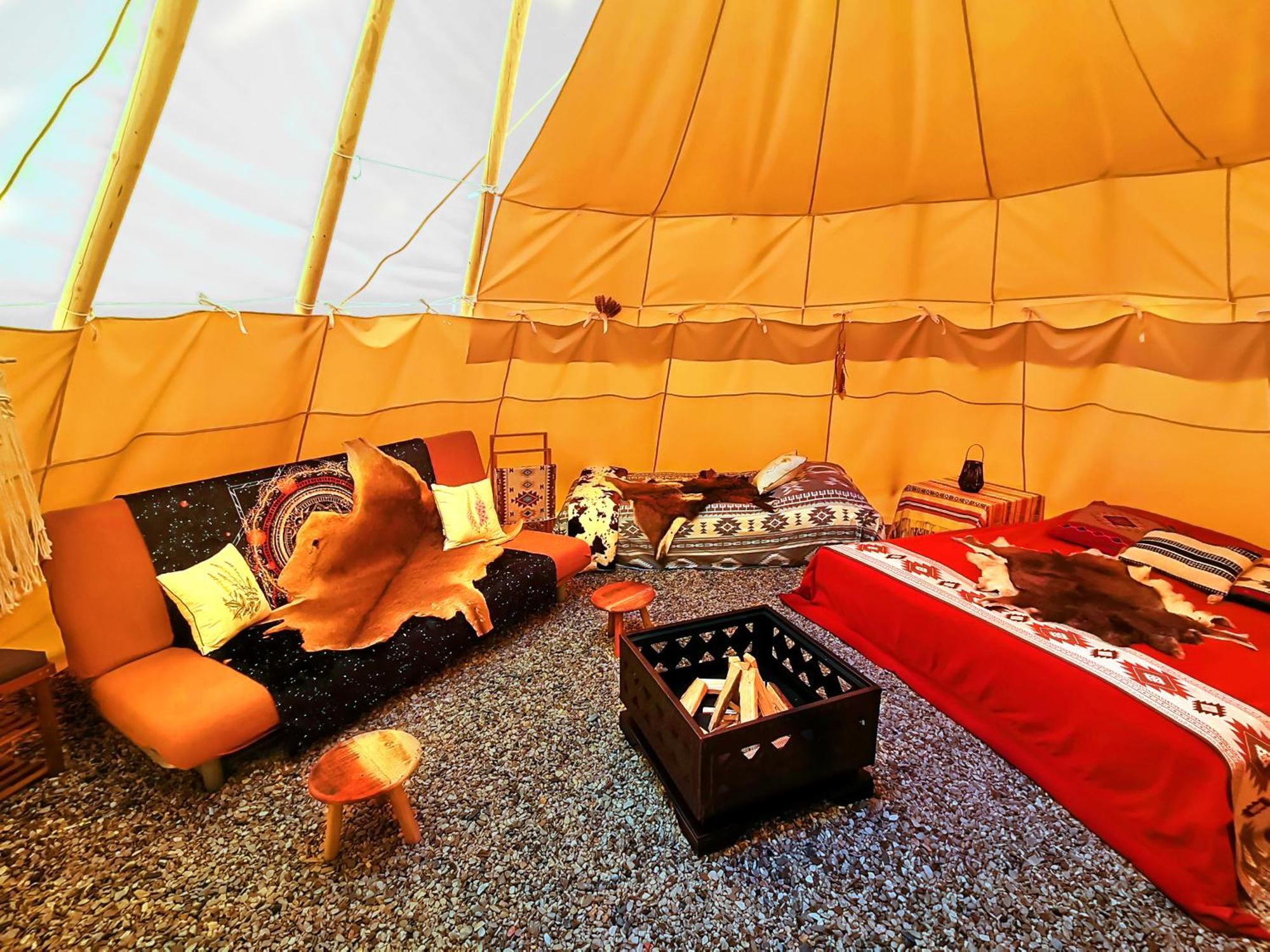 Teepee Camp Lounky Otel Chodouny Dış mekan fotoğraf