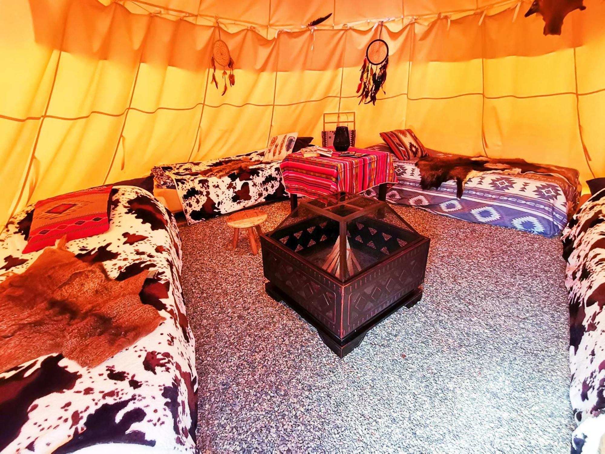 Teepee Camp Lounky Otel Chodouny Dış mekan fotoğraf